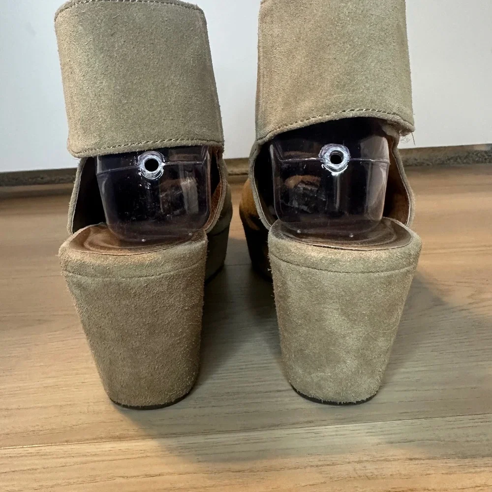 Chocolat Blu heel design taupe